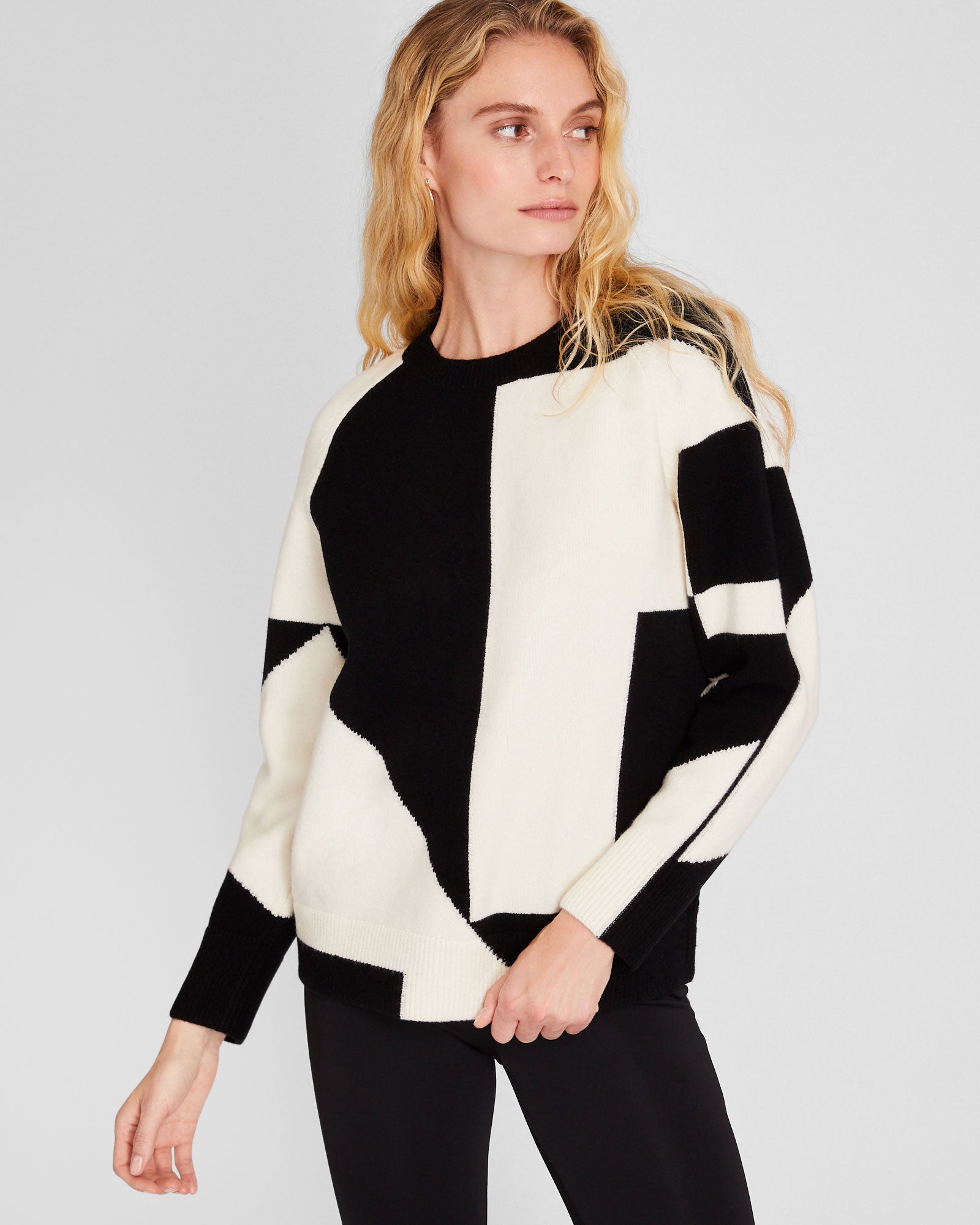 CLUB MONACO - Oversized Intarsia Geo Print Sweater - White-Black