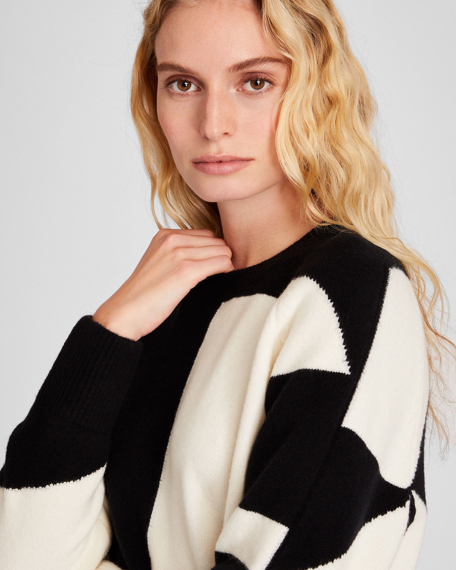 CLUB MONACO - Oversized Intarsia Geo Print Sweater - White-Black