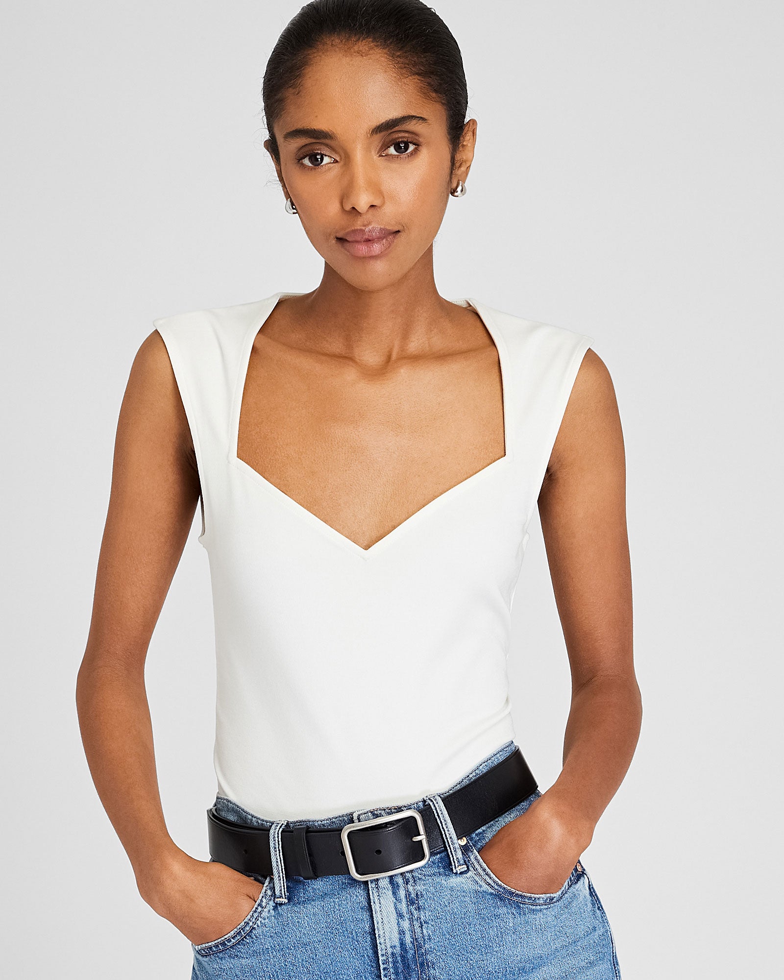 CLUB MONACO - Haut sculpté en tricot - Blanc