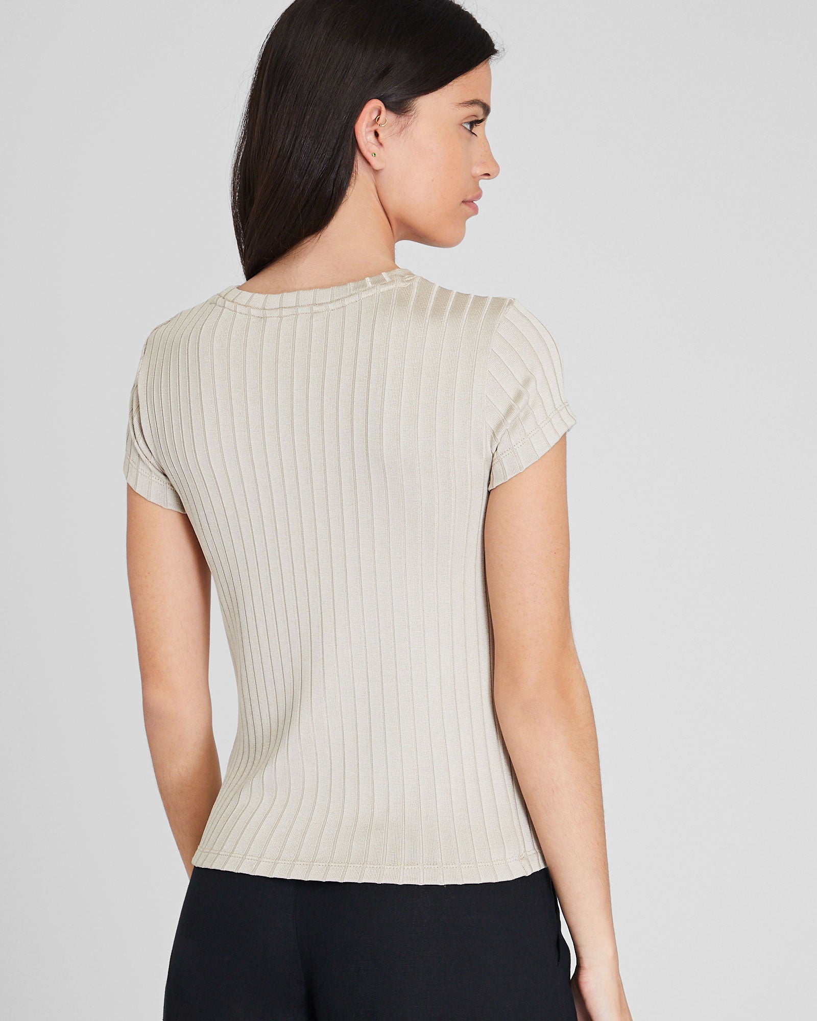 CLUB MONACO - Le t-shirt Bowee brillant - Beige clair