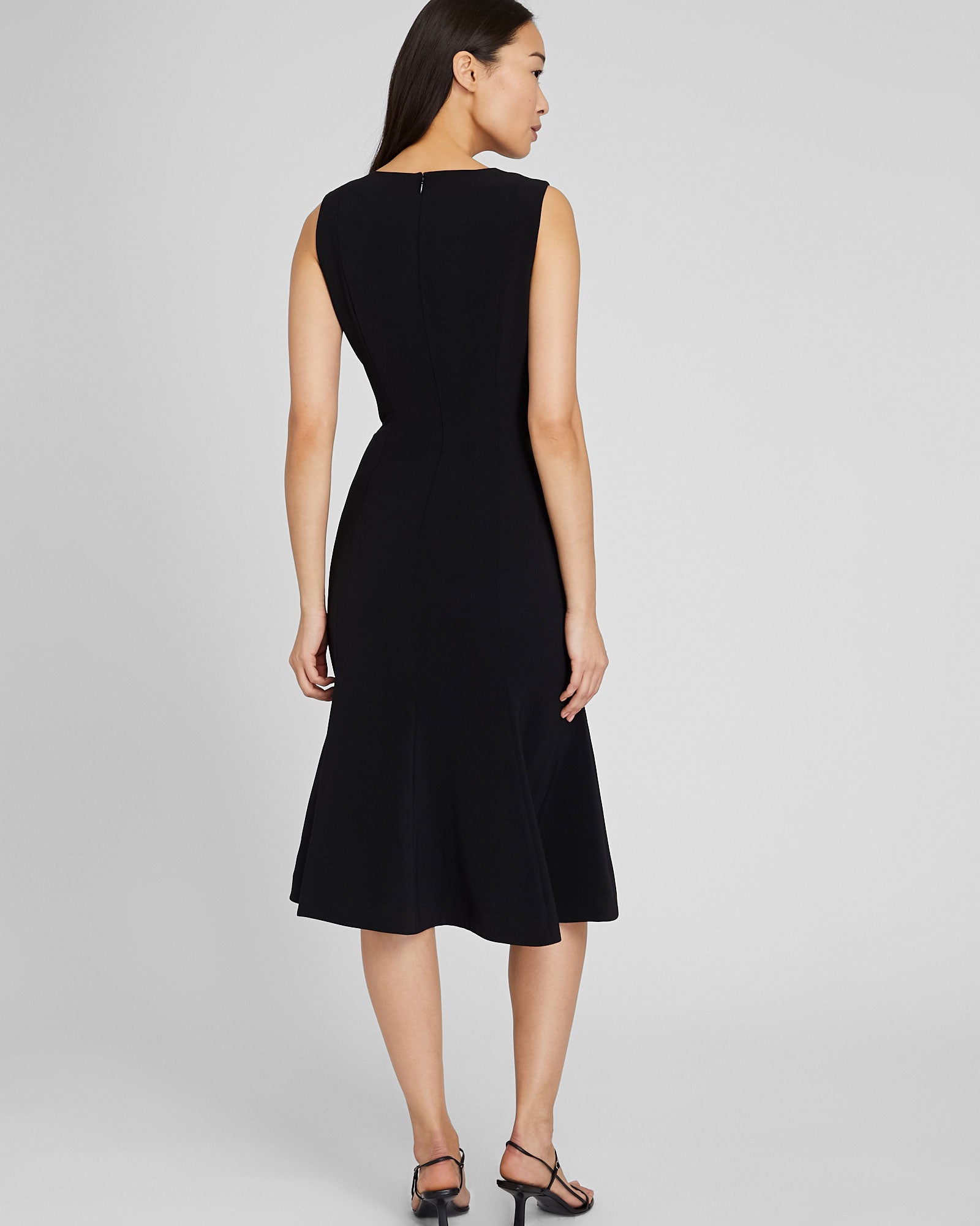 CLUB MONACO - Robe mi-longue en crêpe plissé - Noir