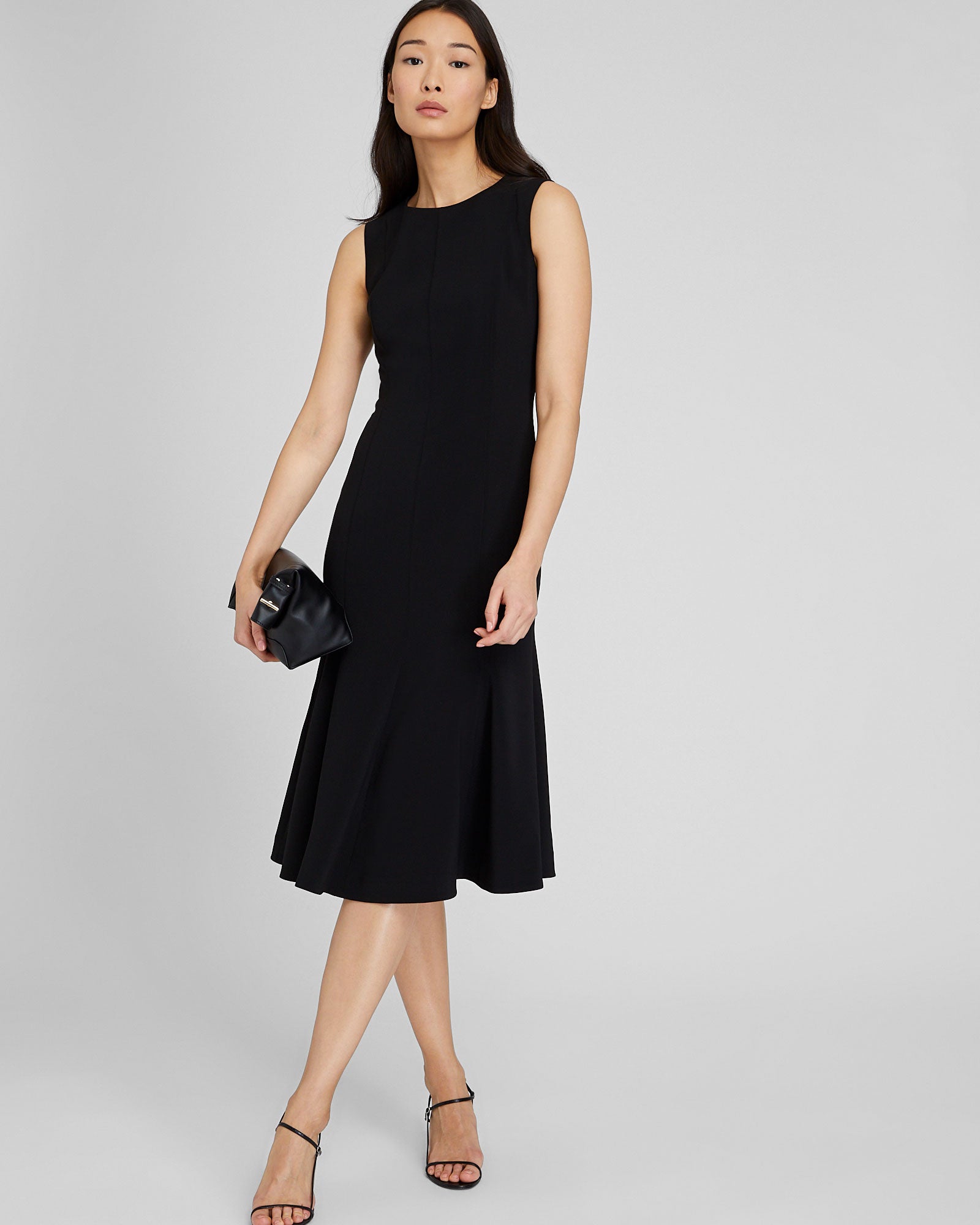CLUB MONACO - Robe mi-longue en crêpe plissé - Noir