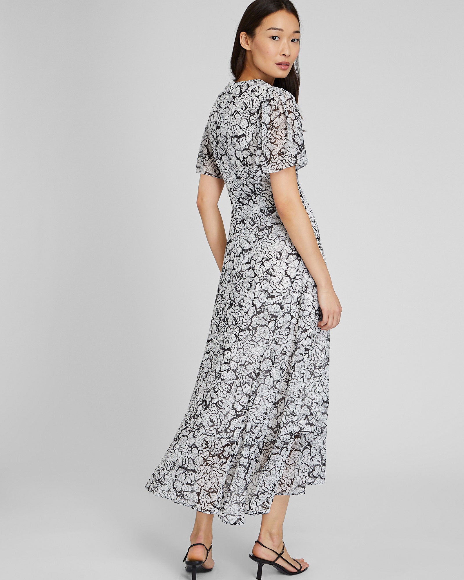 CLUB MONACO - Tiered Flutter Sleeve V-Neck Midi Dress - Black Grand Print