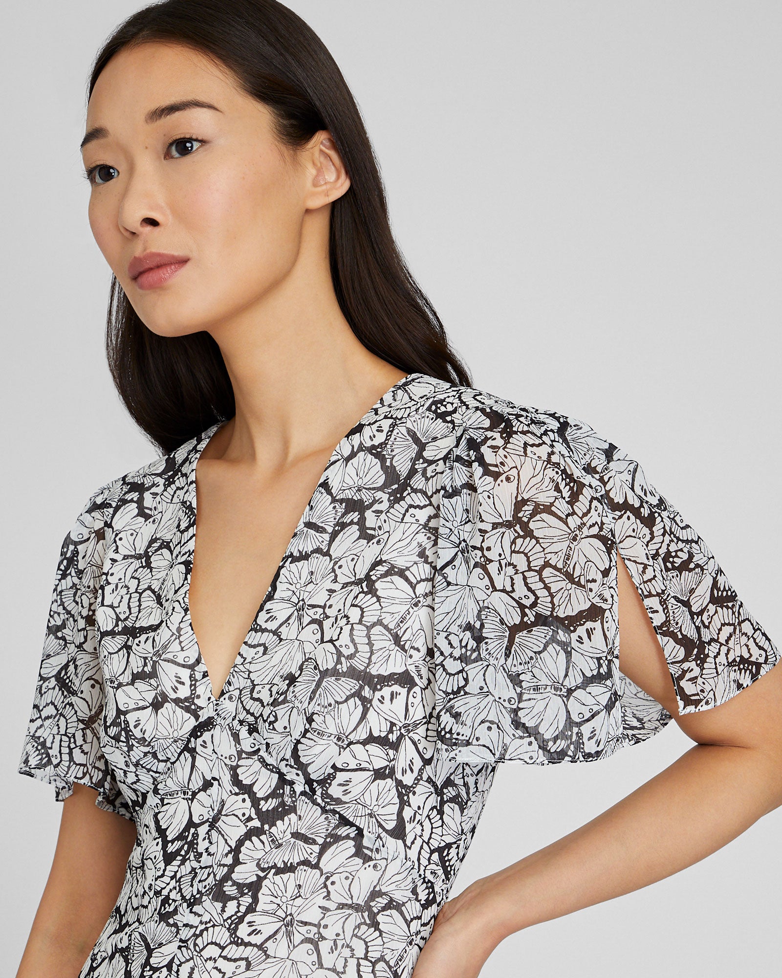 CLUB MONACO - Tiered Flutter Sleeve V-Neck Midi Dress - Black Grand Print