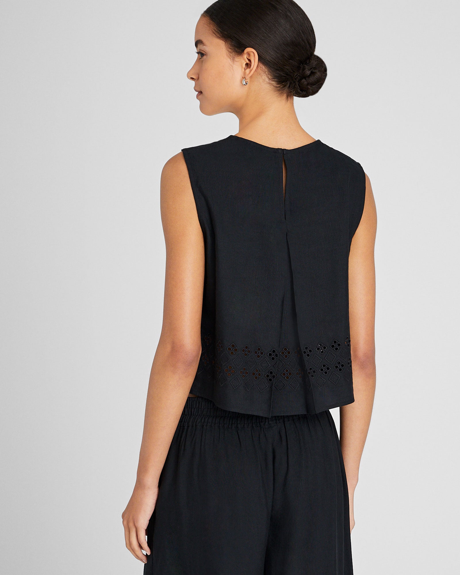 CLUB MONACO - Linen Eyelet Cropped Shell Top - Black