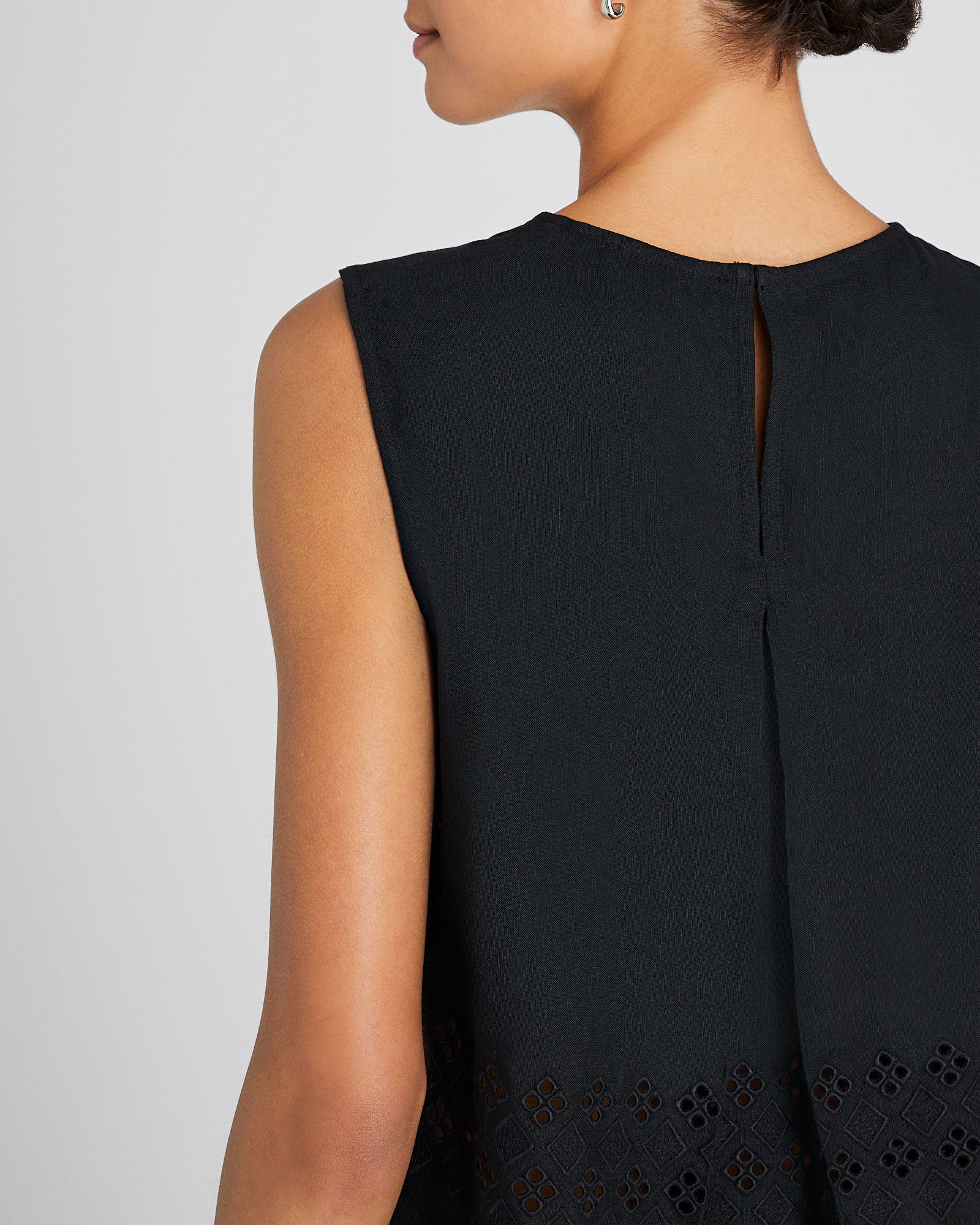 CLUB MONACO - Linen Eyelet Cropped Shell Top - Black