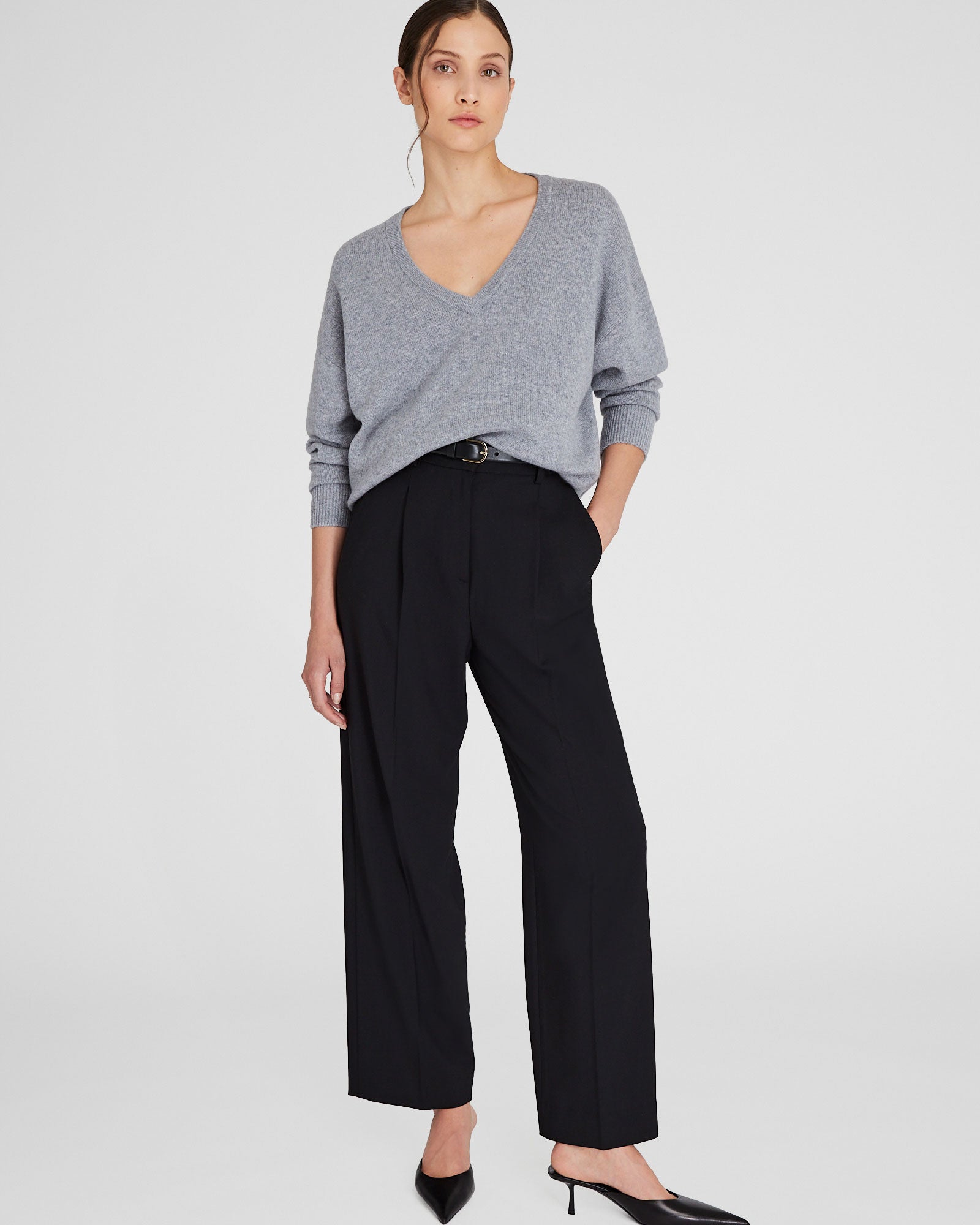 CLUB MONACO - Cashmere V-Neck Sweater - Medium Heather Grey