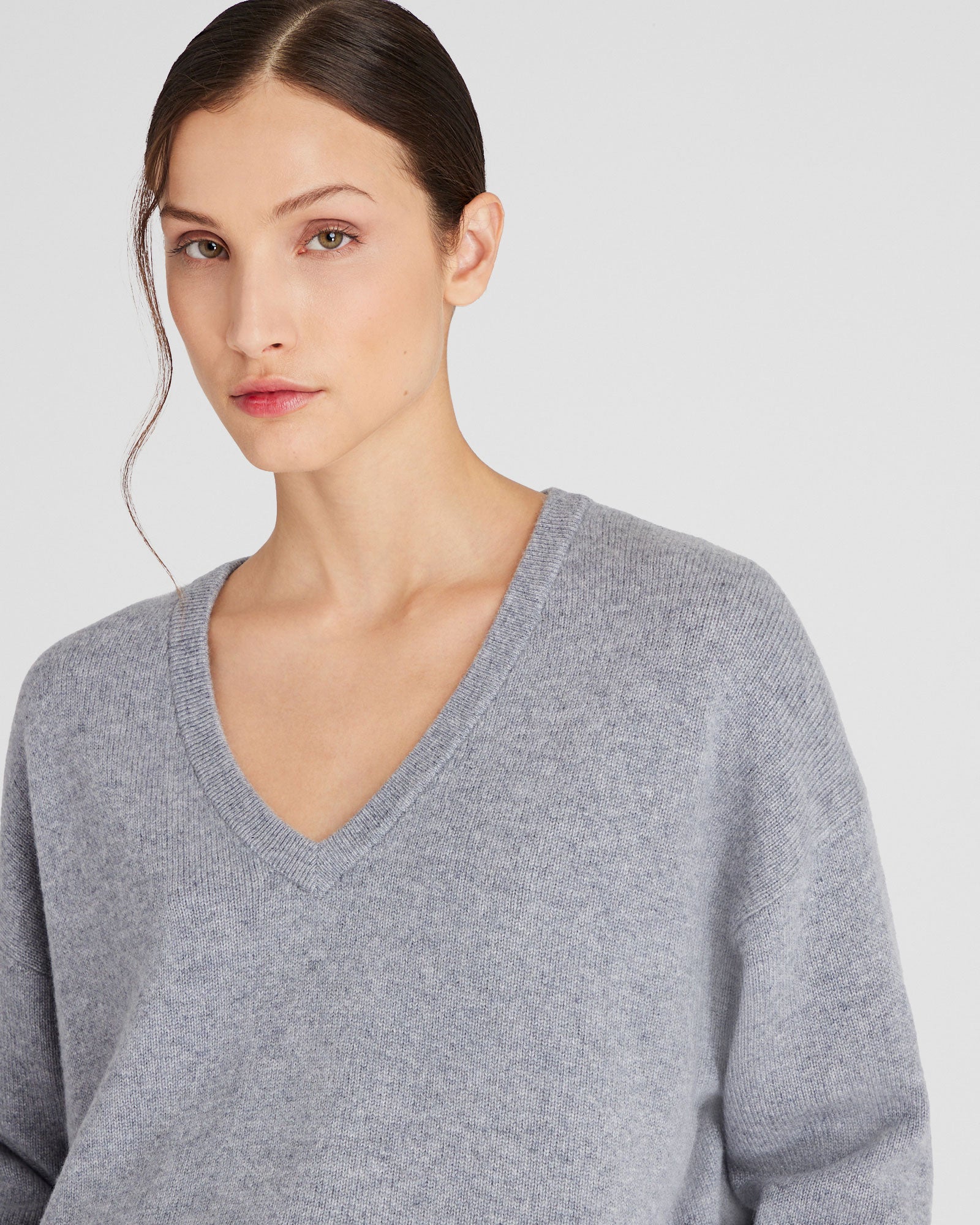 CLUB MONACO - Cashmere V-Neck Sweater - Medium Heather Grey