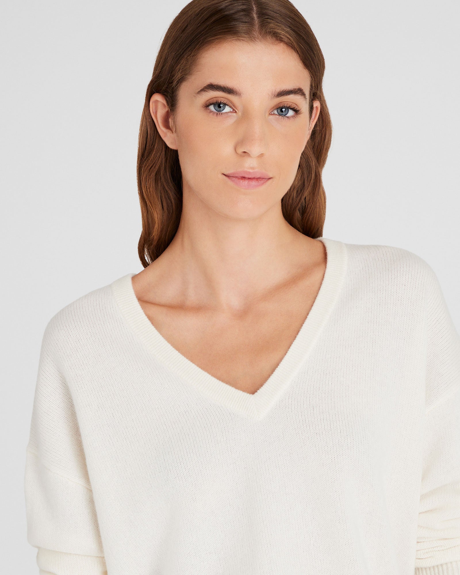 CLUB MONACO - Chandail à col en V en cachemire - Ivoire