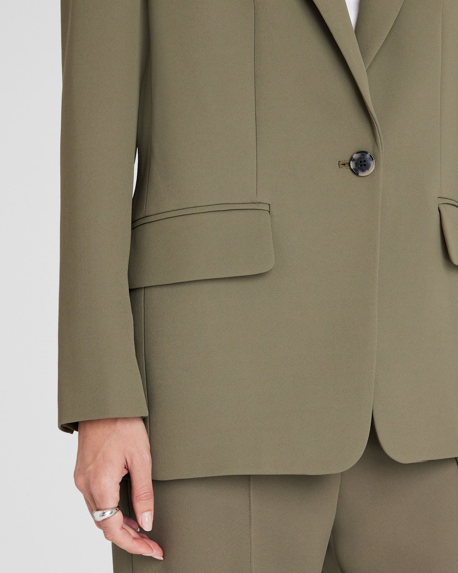 CLUB MONACO - Blazer décontracté en crêpe à boutonnage simple - Noyau d'Olive