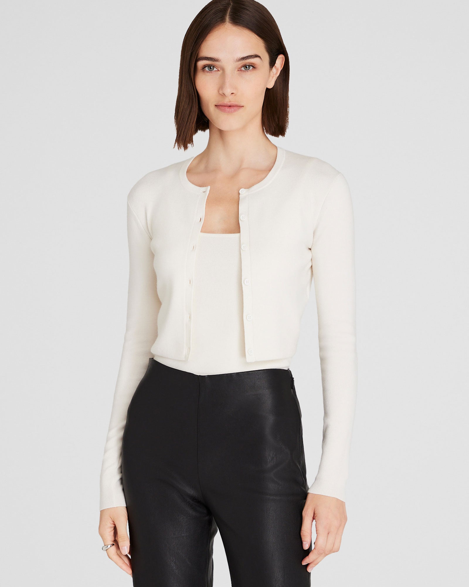 CLUB MONACO - Cardigan court en côtes mérinos - Ivoire