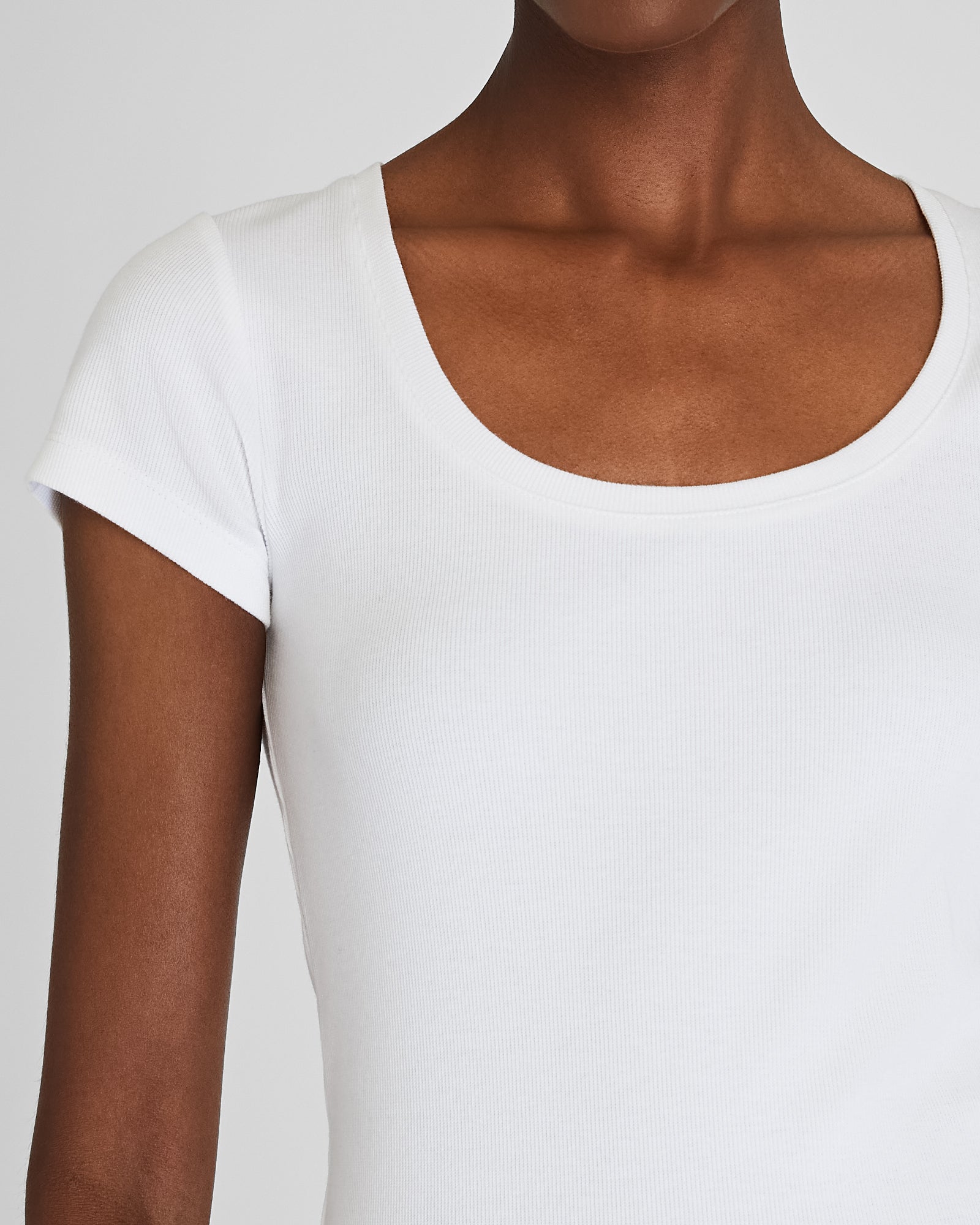 CLUB MONACO - T-shirt Bowee à encolure dégagée - Blanc