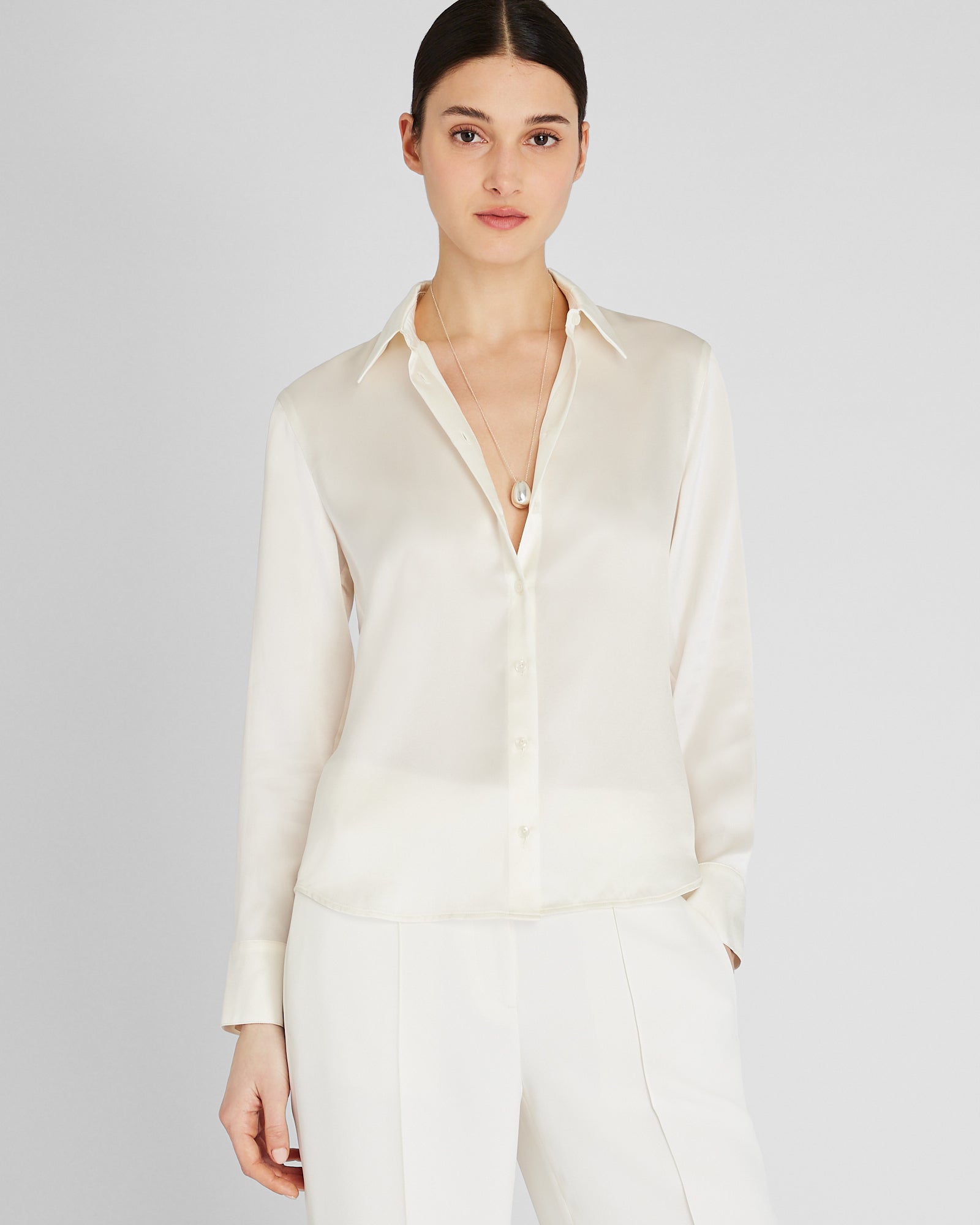 CLUB MONACO - Chemise en charmeuse de soie coupe étroite - Écru