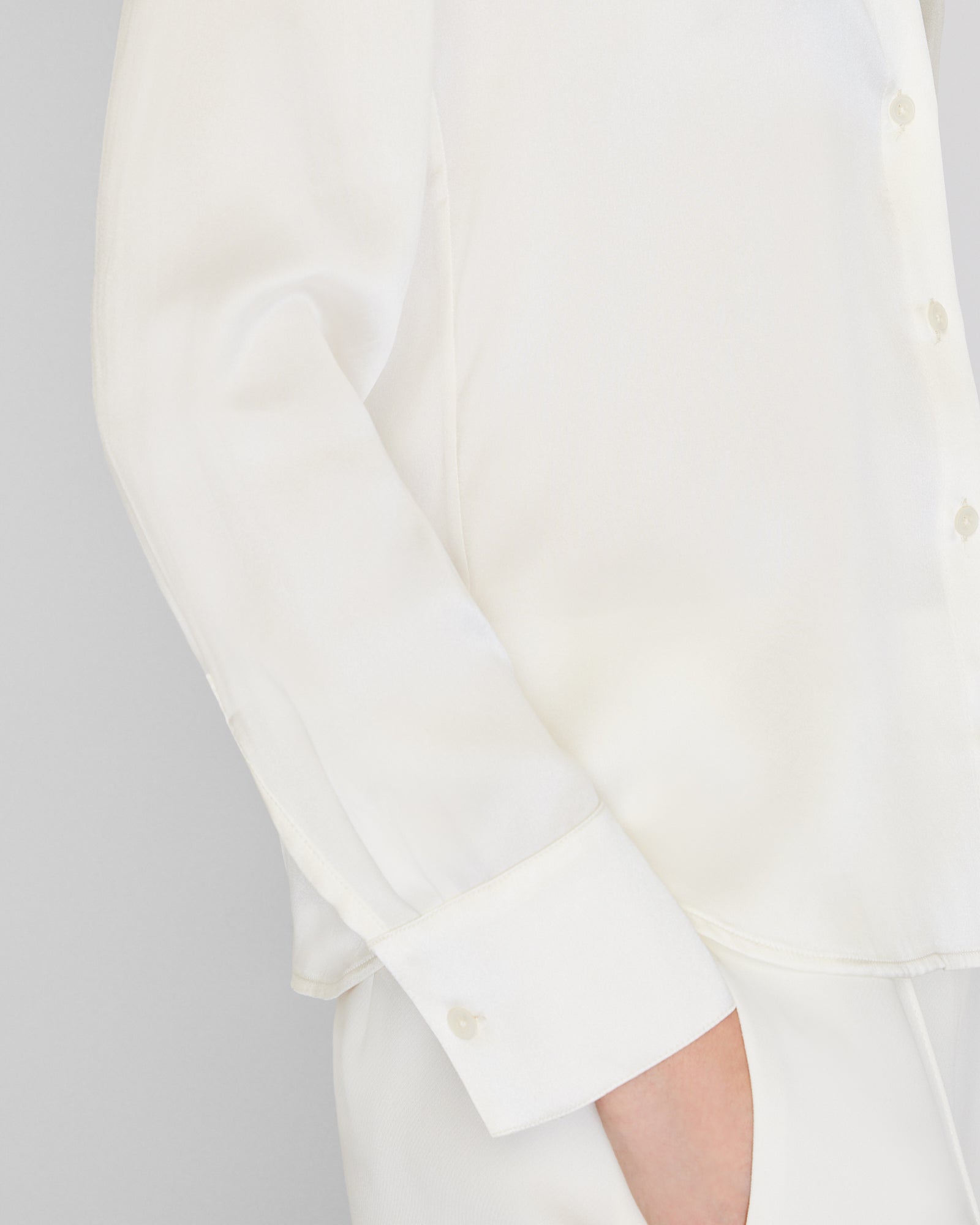 CLUB MONACO - Chemise en charmeuse de soie coupe étroite - Écru