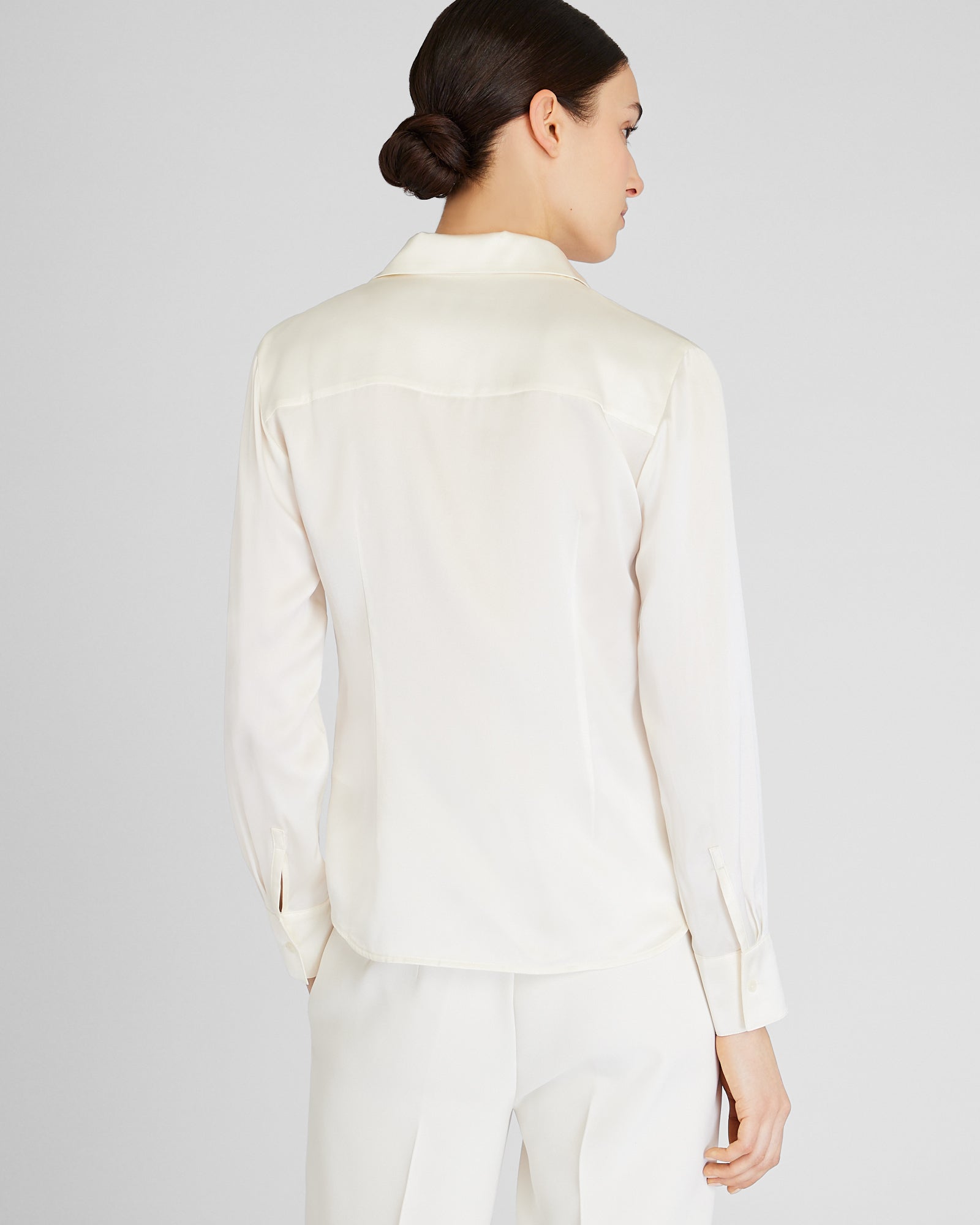 CLUB MONACO - Chemise en charmeuse de soie coupe étroite - Écru