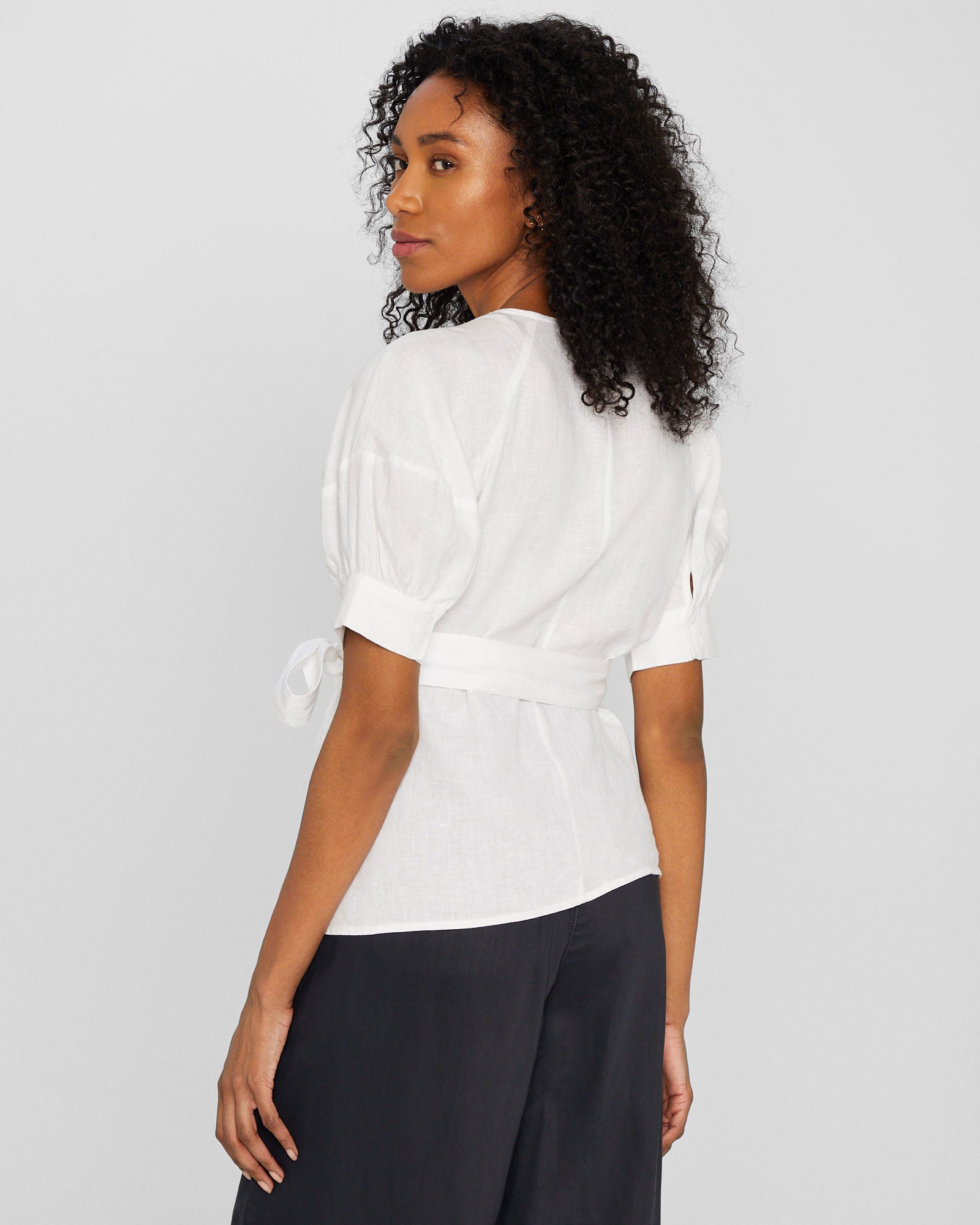 CLUB MONACO - Haut enveloppant en lin - Blanc