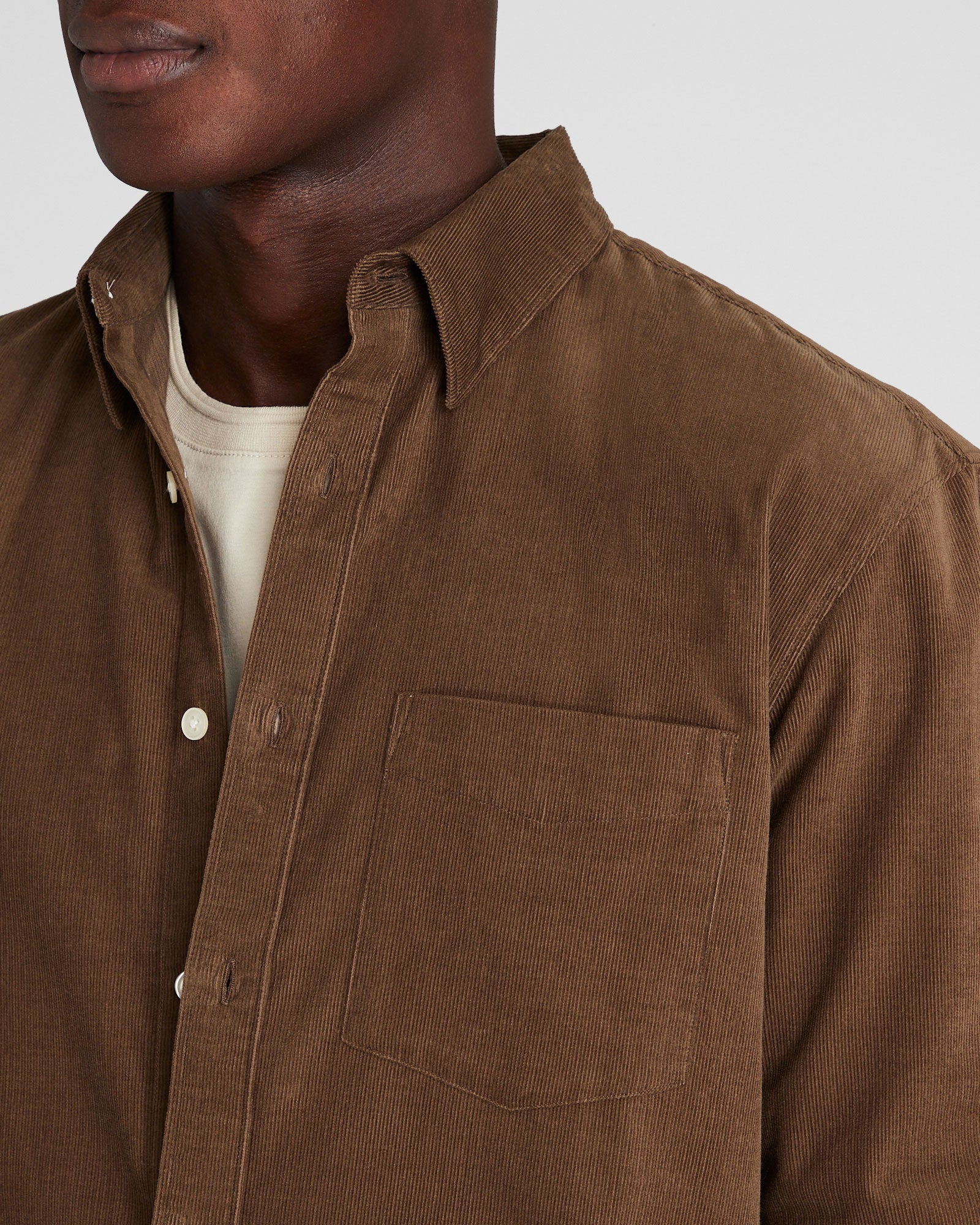 CLUB MONACO - Chemise en velours côtelé - Brun moyen