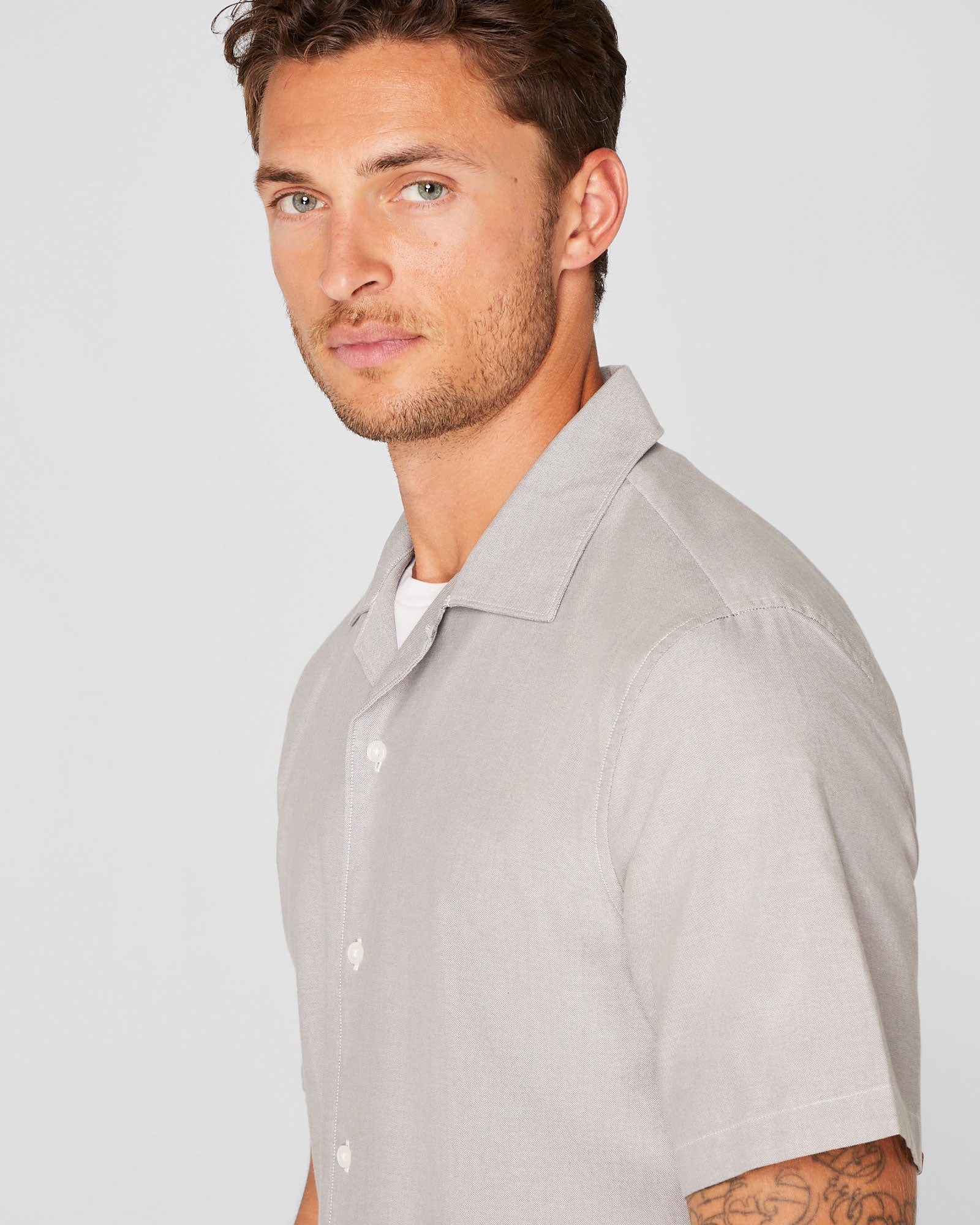 CLUB MONACO - Short Sleeve Camp Collar Oxford Shirt - Grey