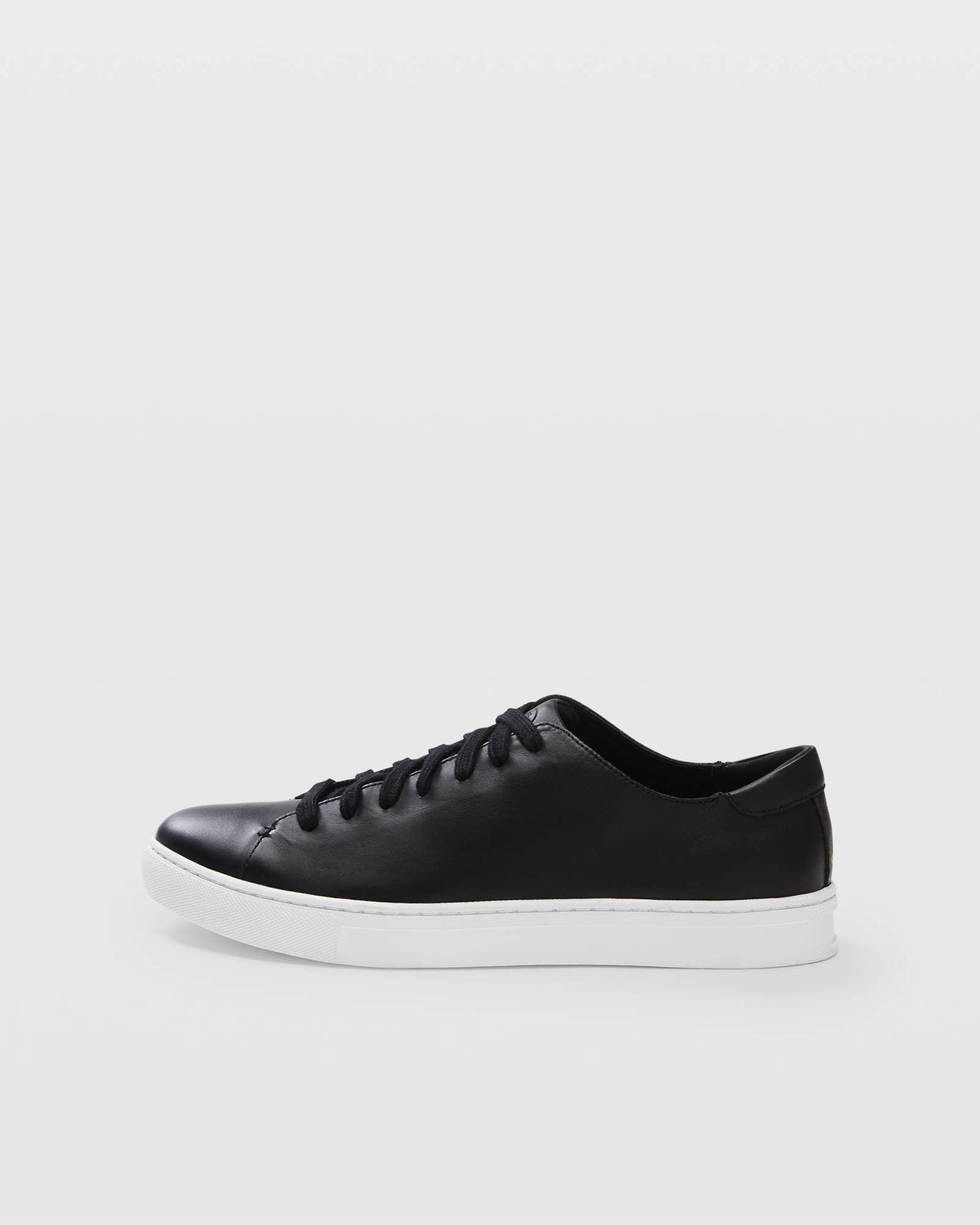 Club Monaco Men’s Italian Leather Dress Shoe in Black - size 9 (runs large) Gucci Men main image 3