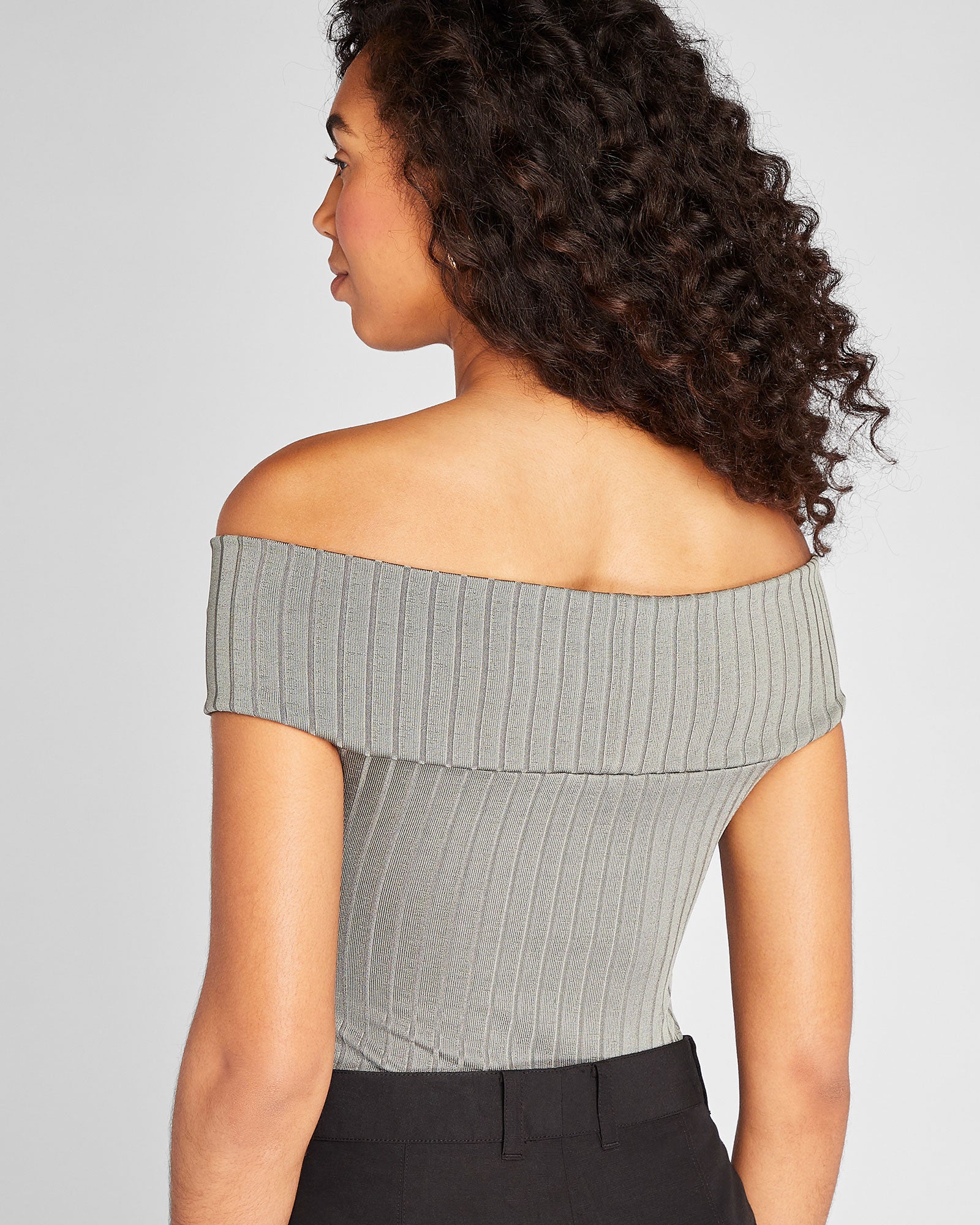 CLUB MONACO - Open V-Neck Twist Top - Dark Green