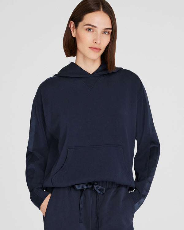 Pull femme chic et original bleu marine – Chic and Bohemian Pull femme chic et original bleu marine – Chic and Bohemian