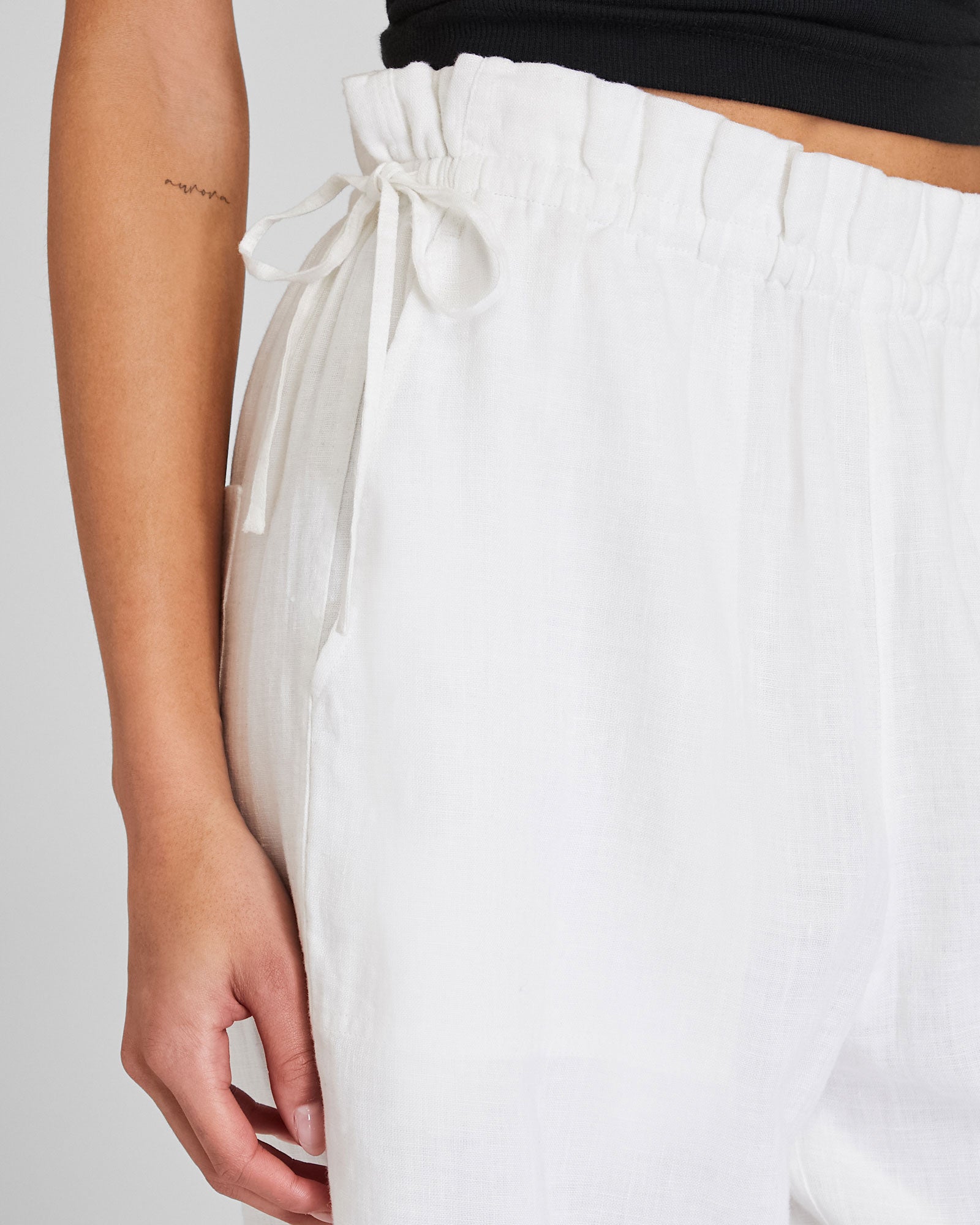 CLUB MONACO - Pantalon court en lin à nouer - Blanc