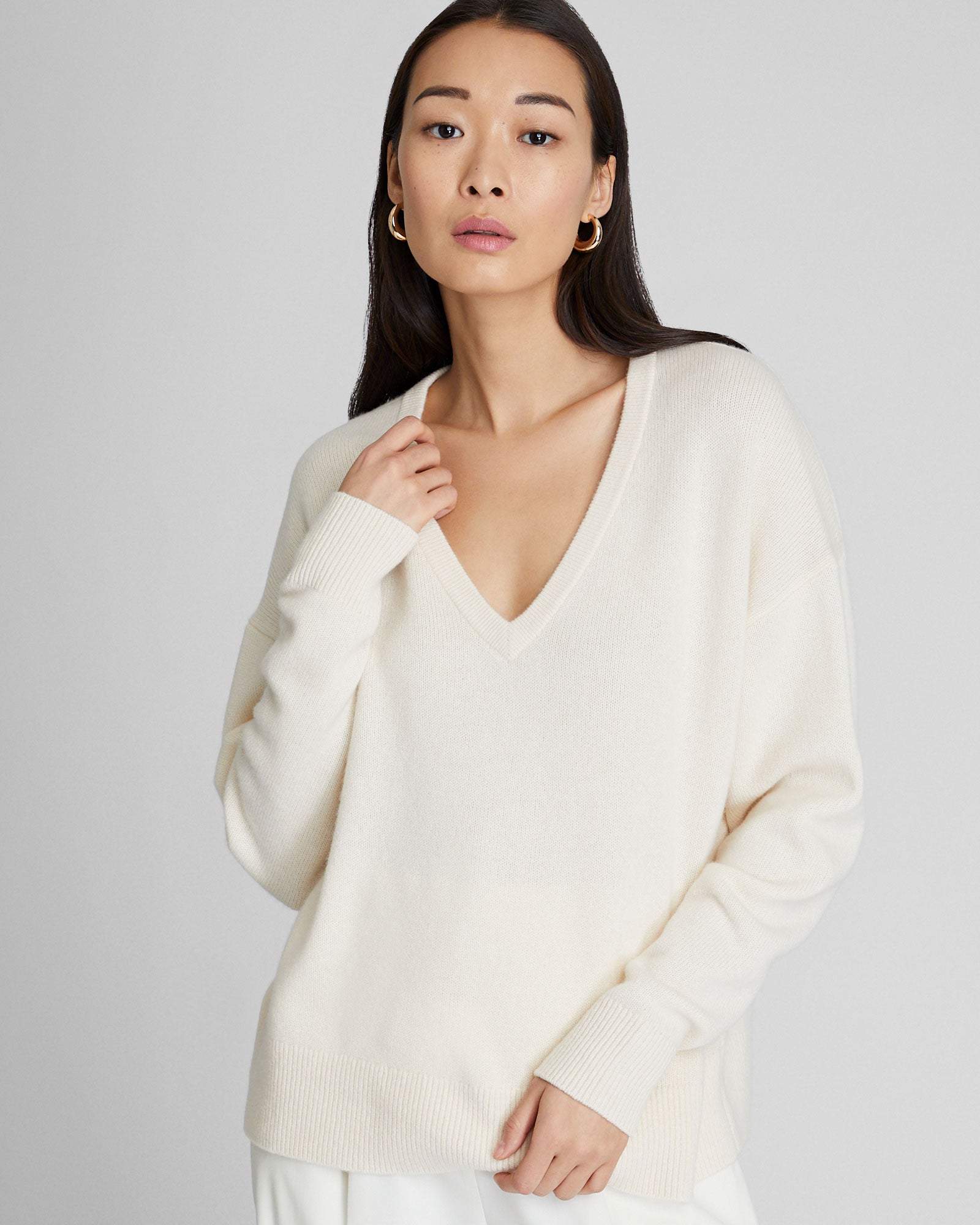 CLUB MONACO - Cashmere V-Neck Sweater - Ivory