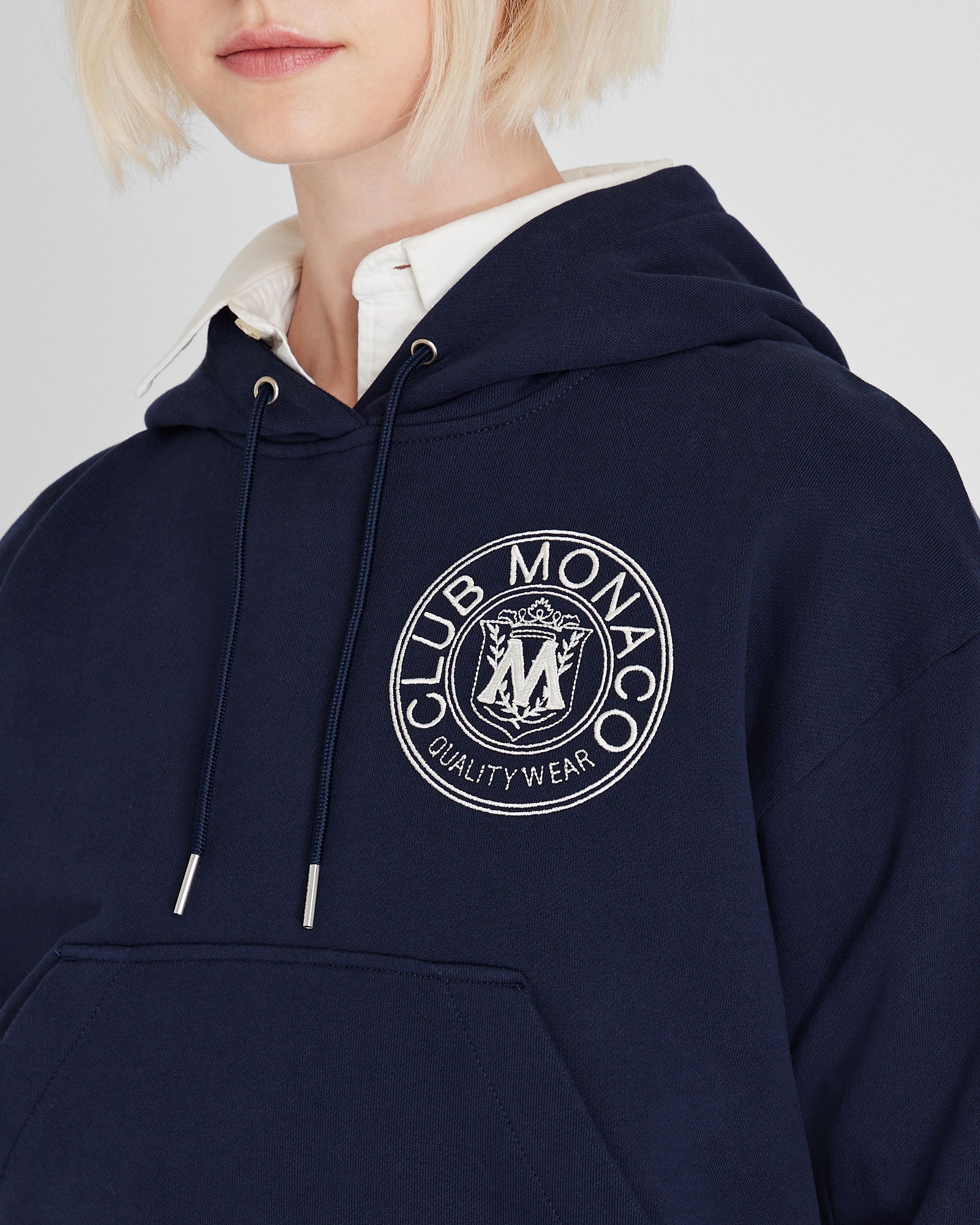 CLUB MONACO - Cropped Crest Hoodie - Navy