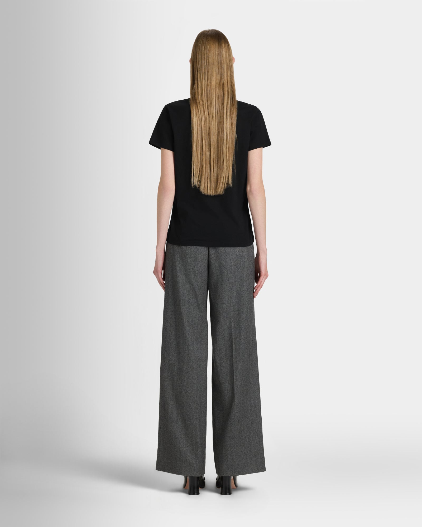 Club Monaco Corp, CA - Le T-shirt à col en V - Noir