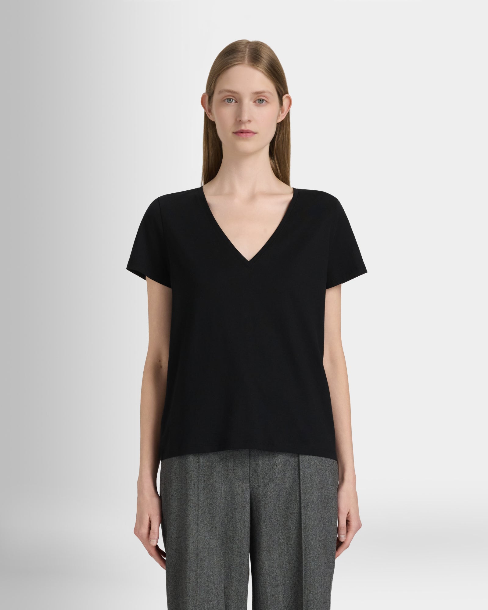 Club Monaco Corp, CA - Le T-shirt à col en V - Noir