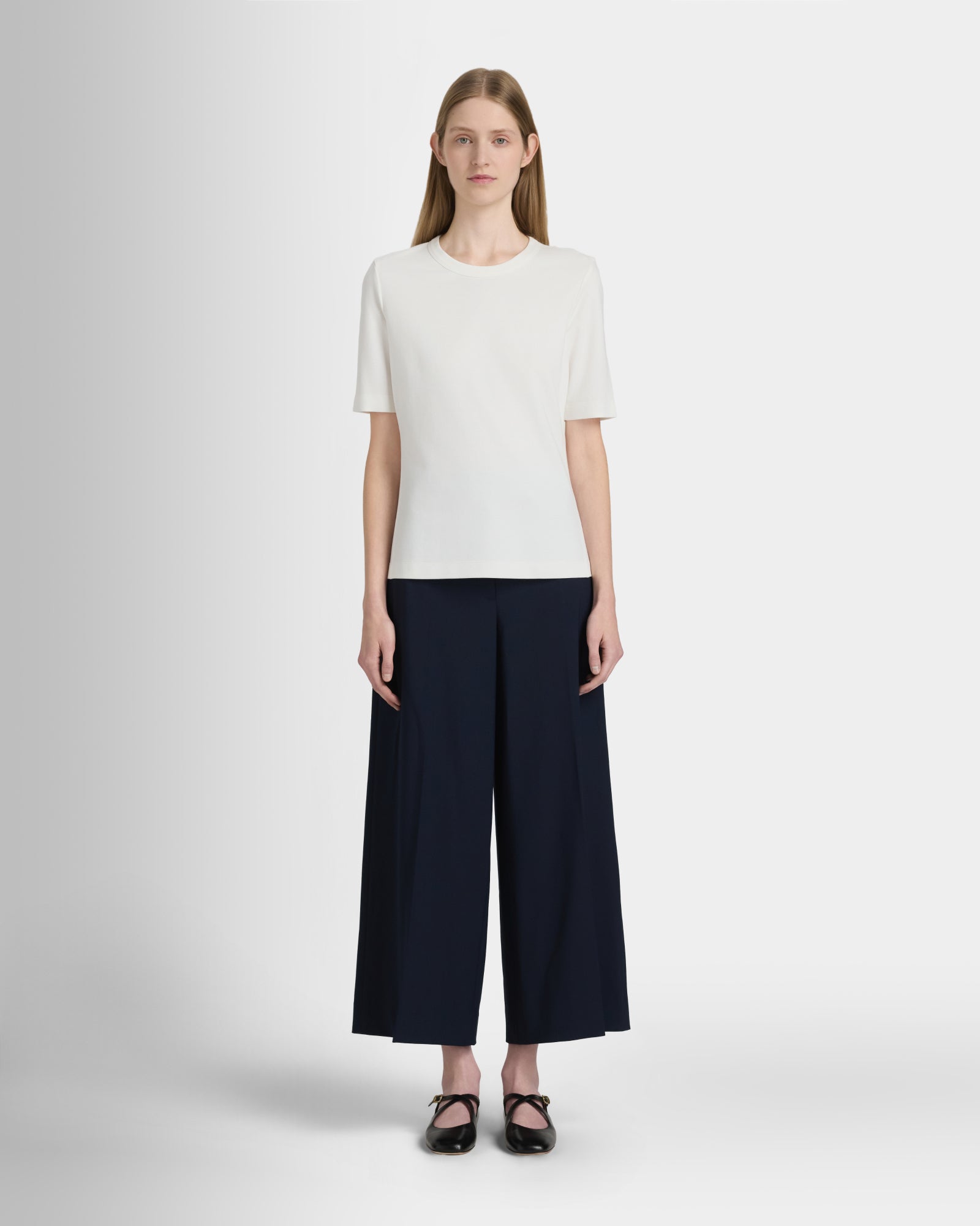 Club Monaco Corp, CA - Perfect Tee - Black