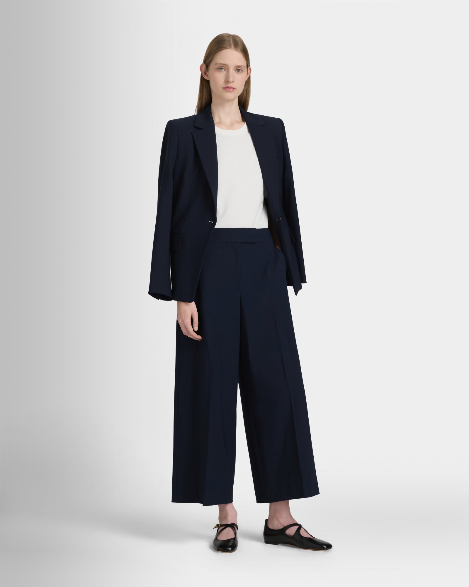 Club Monaco Corp, CA - Perfect Tee - Black