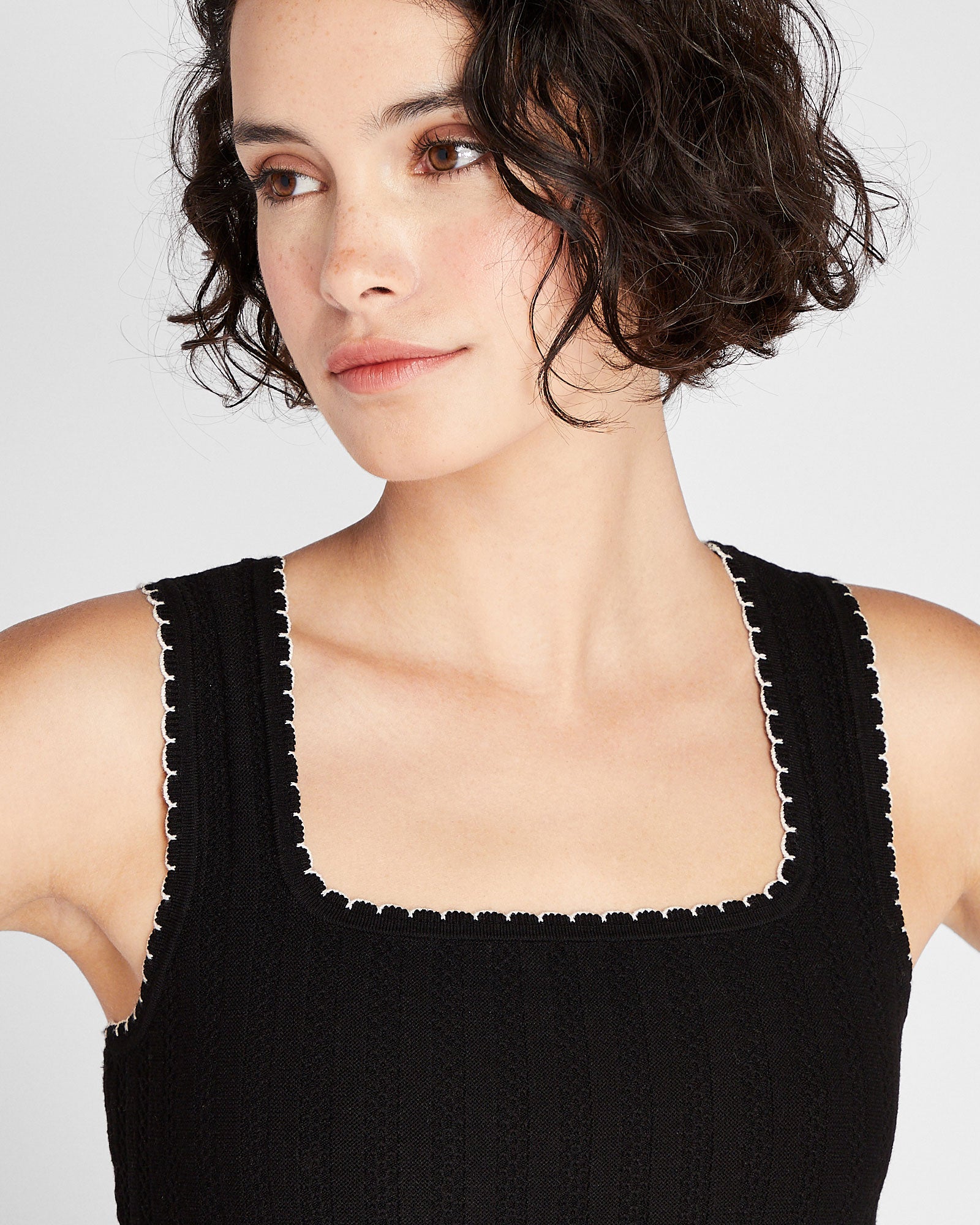CLUB MONACO - Scallop Trim Top - Black