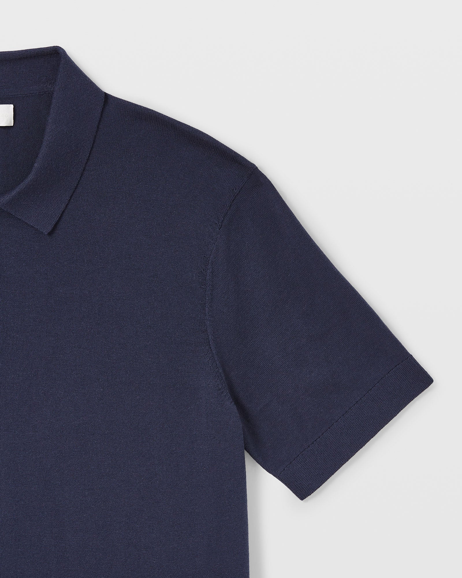 CLUB MONACO - Polo en mélange de soie fine - Marine