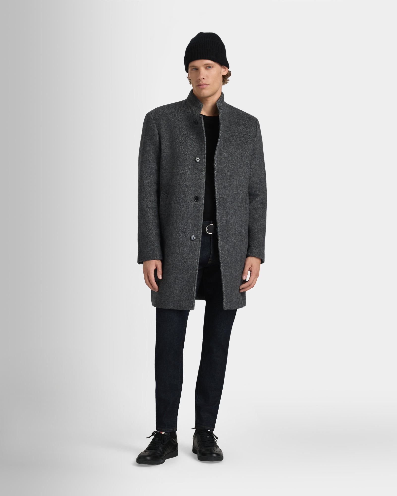 Club Monaco Corp, CA - Super Slim Jeans - Indigo